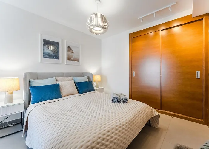 Cosy With Private Rooftop *