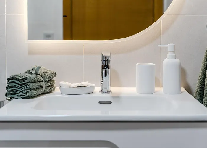 Cosy With Private Rooftop アパート