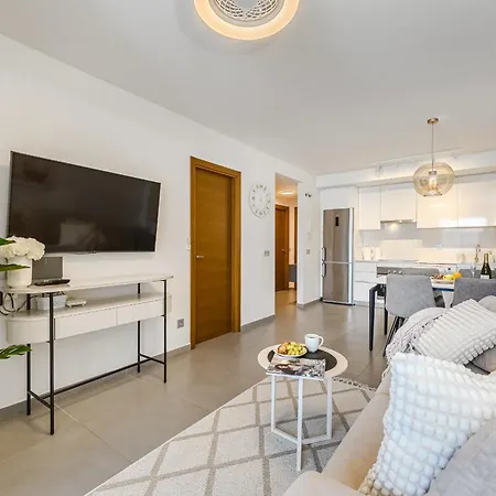 Cosy With Private Rooftop Apartament