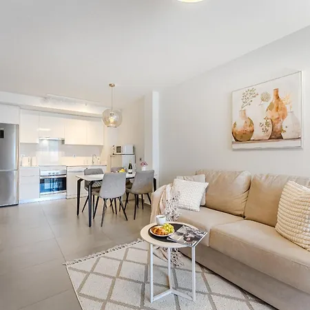 דירה Cosy With Private Rooftop