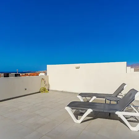 Cosy With Private Rooftop דירה *