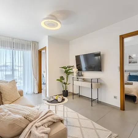 דירה Cosy With Private Rooftop