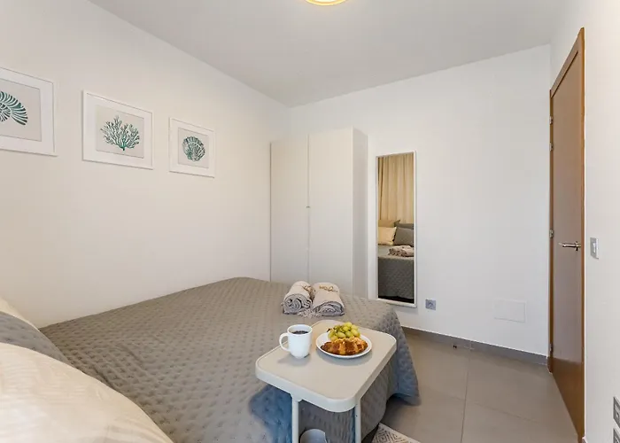 Cosy With Private Rooftop