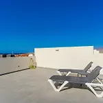 Cosy With Private Rooftop 公寓 *
