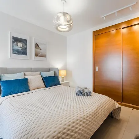 Cosy With Private Rooftop *