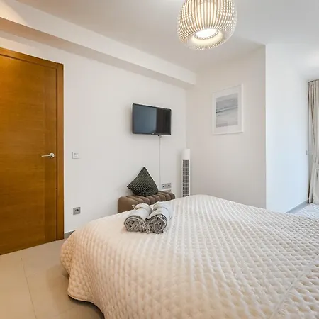 Apartment Cosy With Private Rooftop