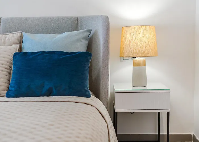 Апартаменты Cosy With Private Rooftop