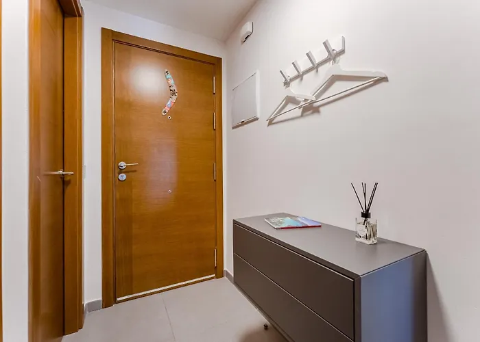 Cosy With Private Rooftop Ла-Техита