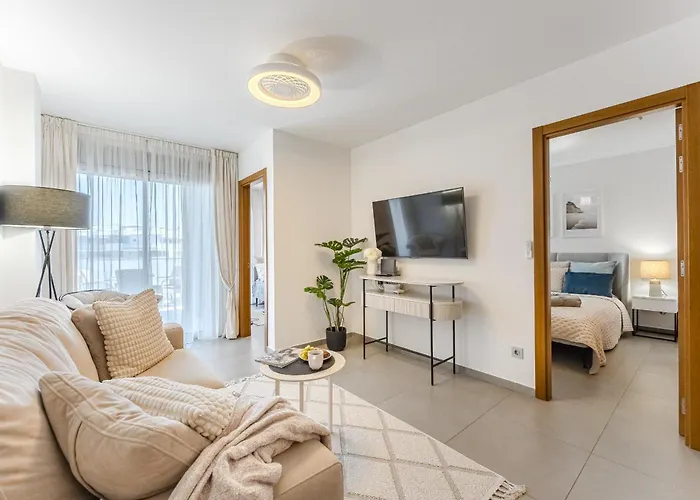 Апартаменты Cosy With Private Rooftop